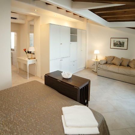 Marina Di Savoca Apartment ซานตาเทเรซา ดี รีวา ภายนอก รูปภาพ