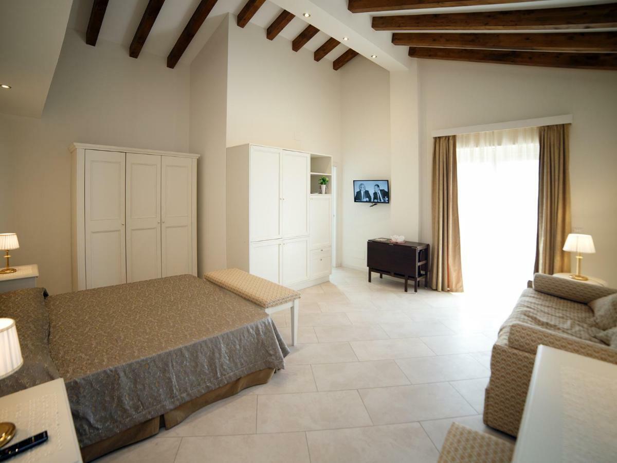 Marina Di Savoca Apartment ซานตาเทเรซา ดี รีวา ภายนอก รูปภาพ