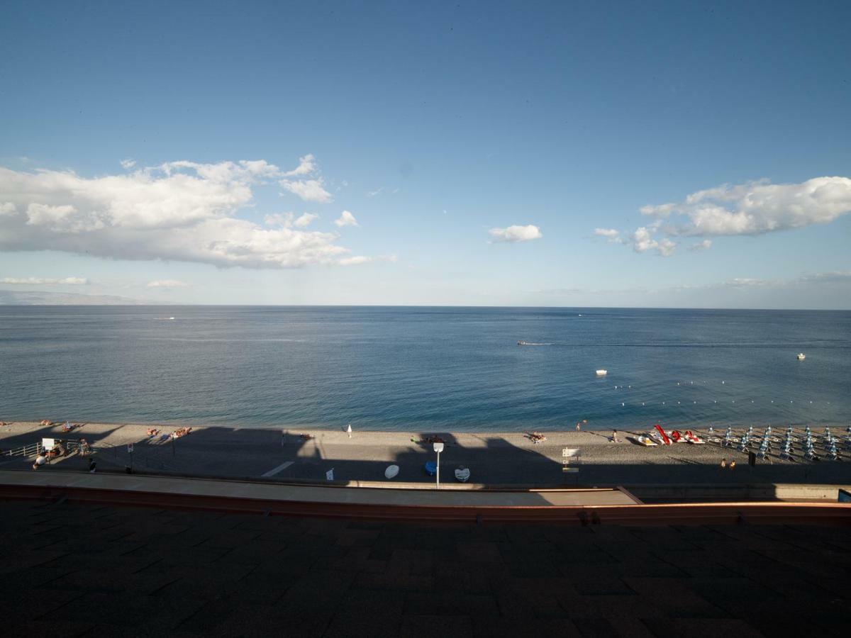 Marina Di Savoca Apartment ซานตาเทเรซา ดี รีวา ภายนอก รูปภาพ