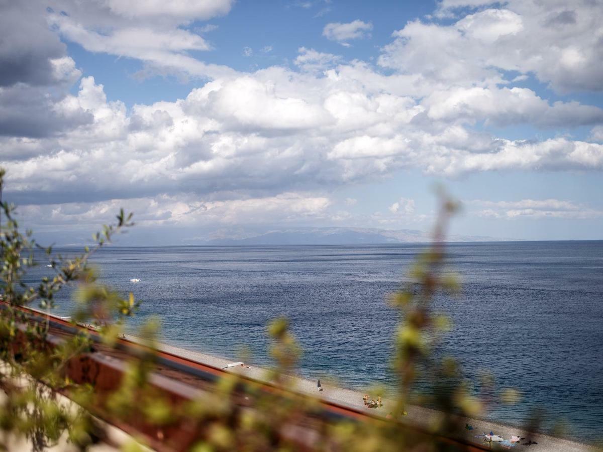 Marina Di Savoca Apartment ซานตาเทเรซา ดี รีวา ภายนอก รูปภาพ