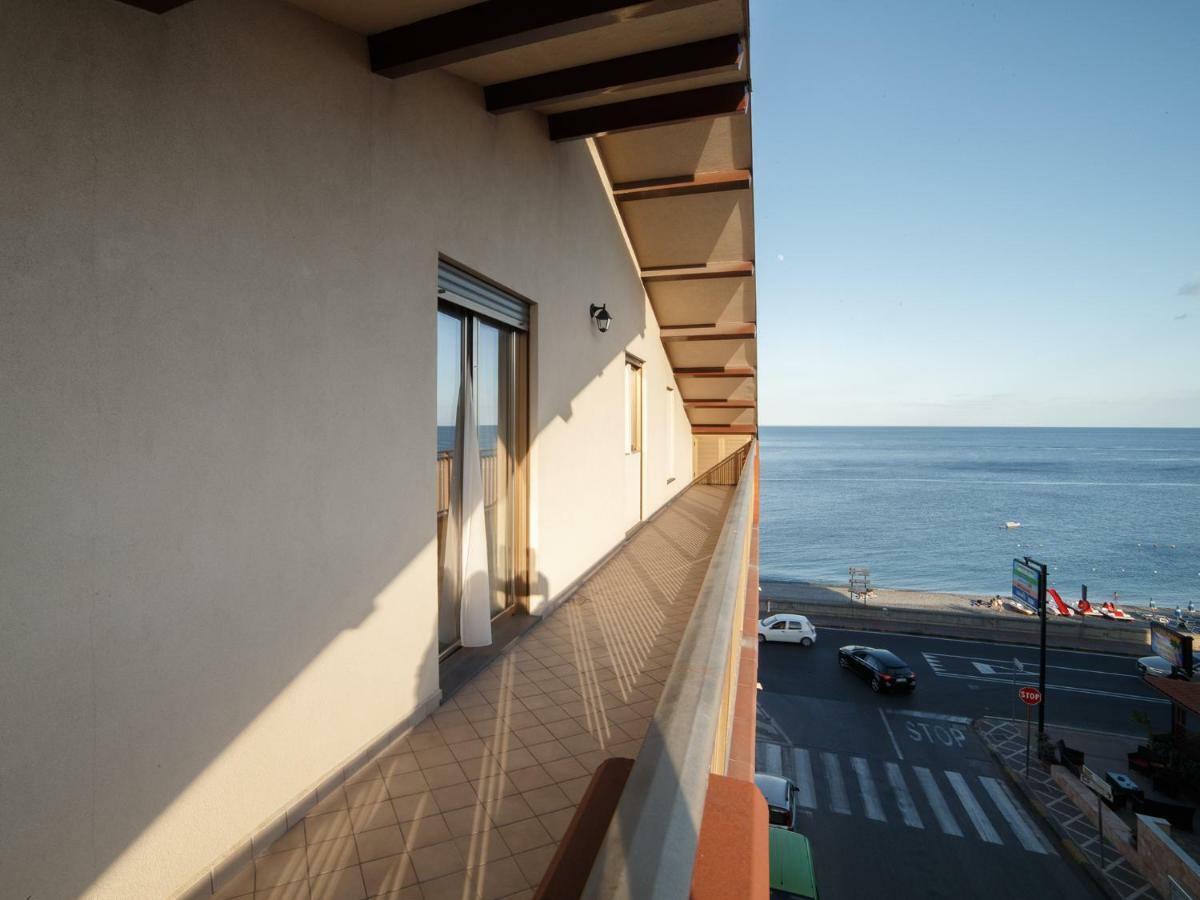Marina Di Savoca Apartment ซานตาเทเรซา ดี รีวา ภายนอก รูปภาพ