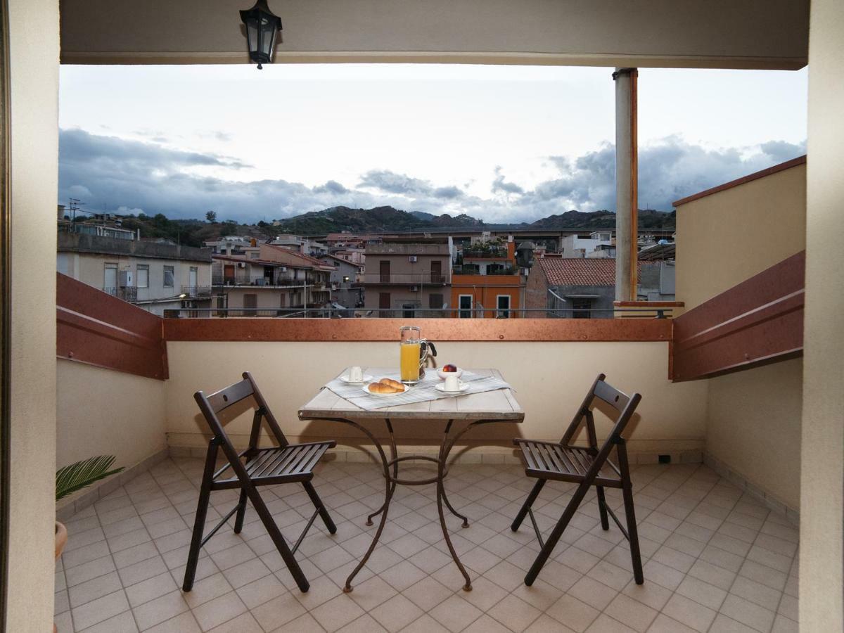 Marina Di Savoca Apartment ซานตาเทเรซา ดี รีวา ภายนอก รูปภาพ