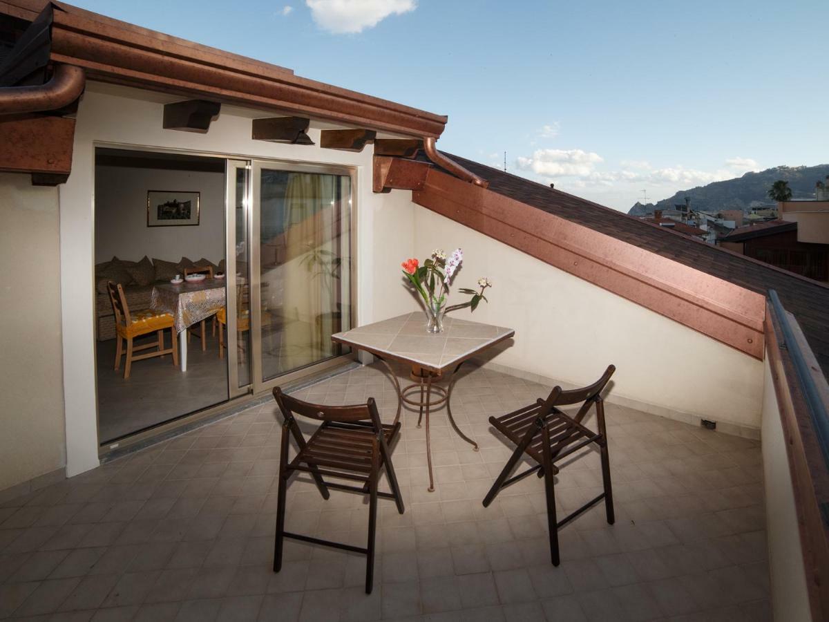 Marina Di Savoca Apartment ซานตาเทเรซา ดี รีวา ภายนอก รูปภาพ
