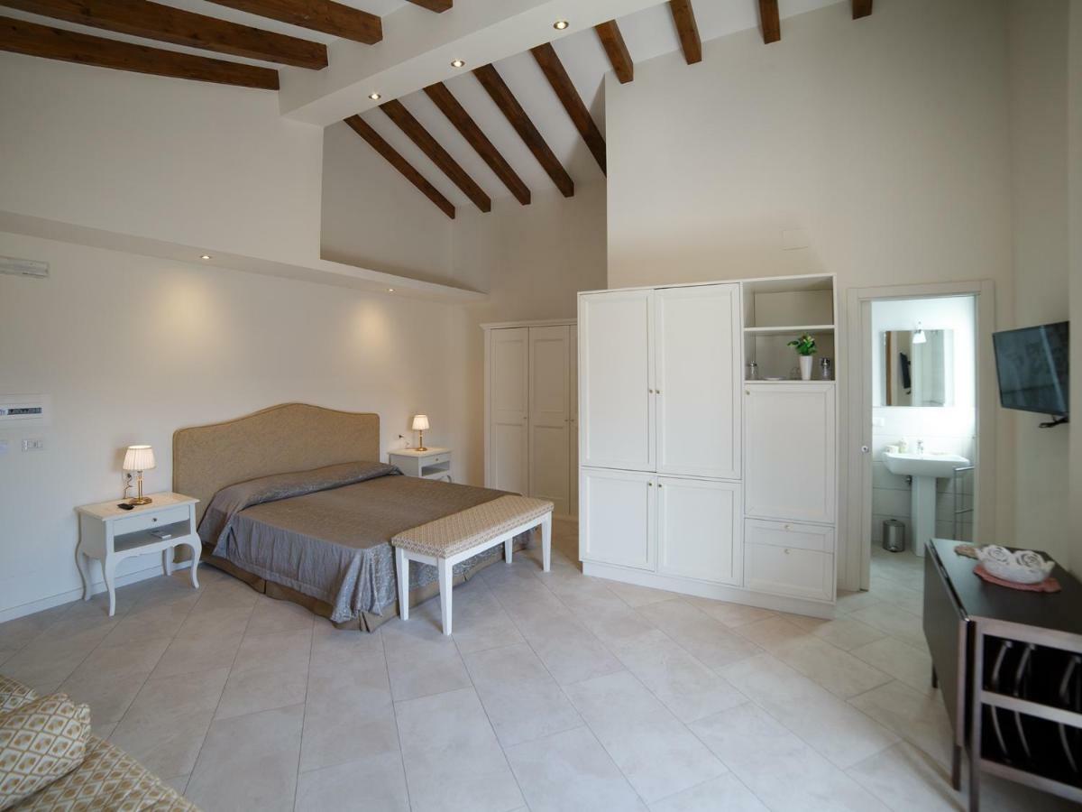 Marina Di Savoca Apartment ซานตาเทเรซา ดี รีวา ภายนอก รูปภาพ