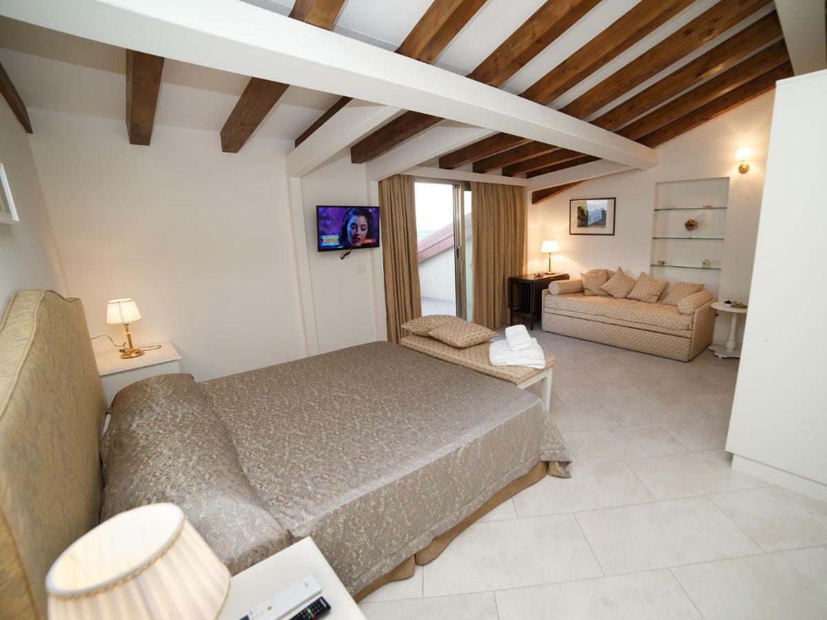 Marina Di Savoca Apartment ซานตาเทเรซา ดี รีวา ภายนอก รูปภาพ